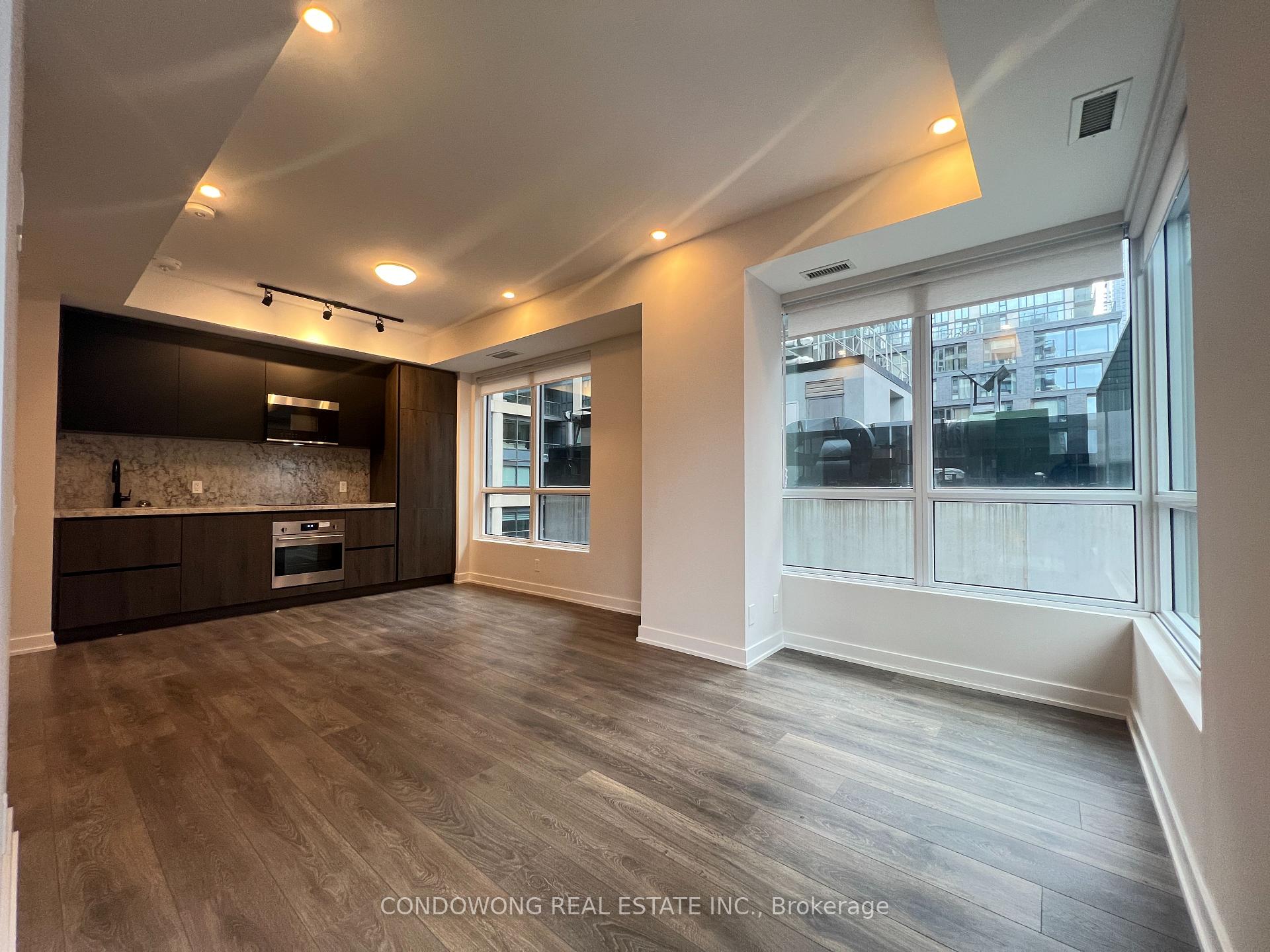 108 Peter Street 816, Toronto C01, ON M5V 0W2
