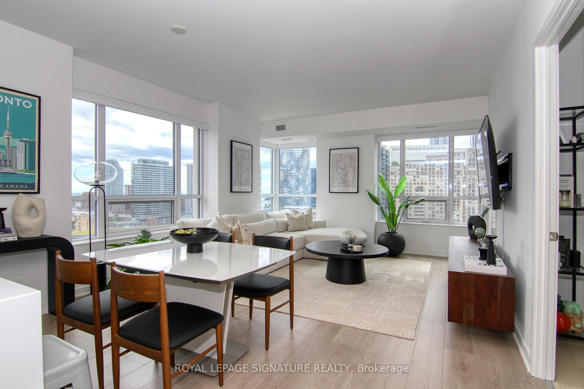 88 Scott Street 1809, Toronto C08, ON M5E 0A9