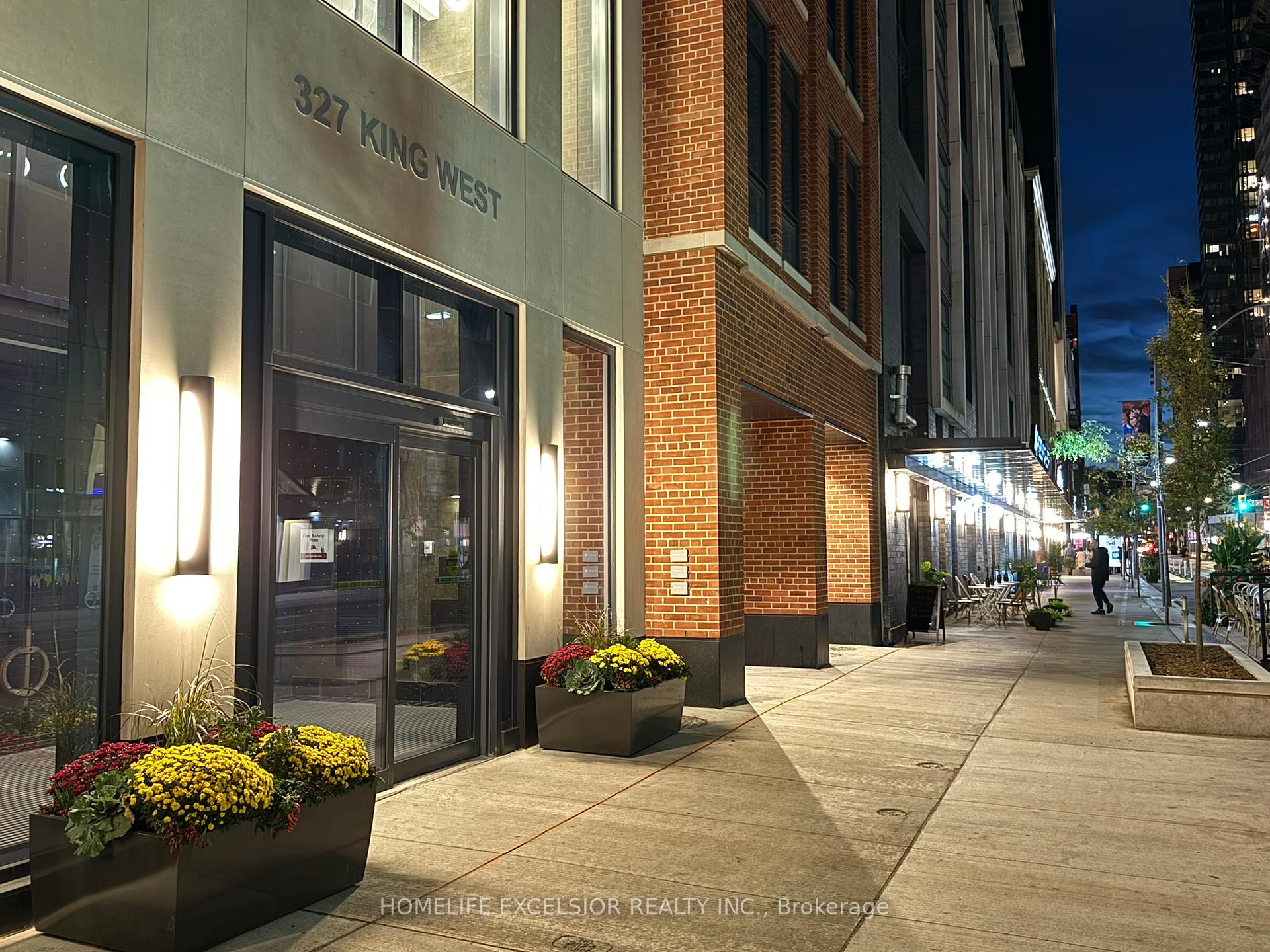 327 King Street W 1805, Toronto C01, ON M5V 0W7