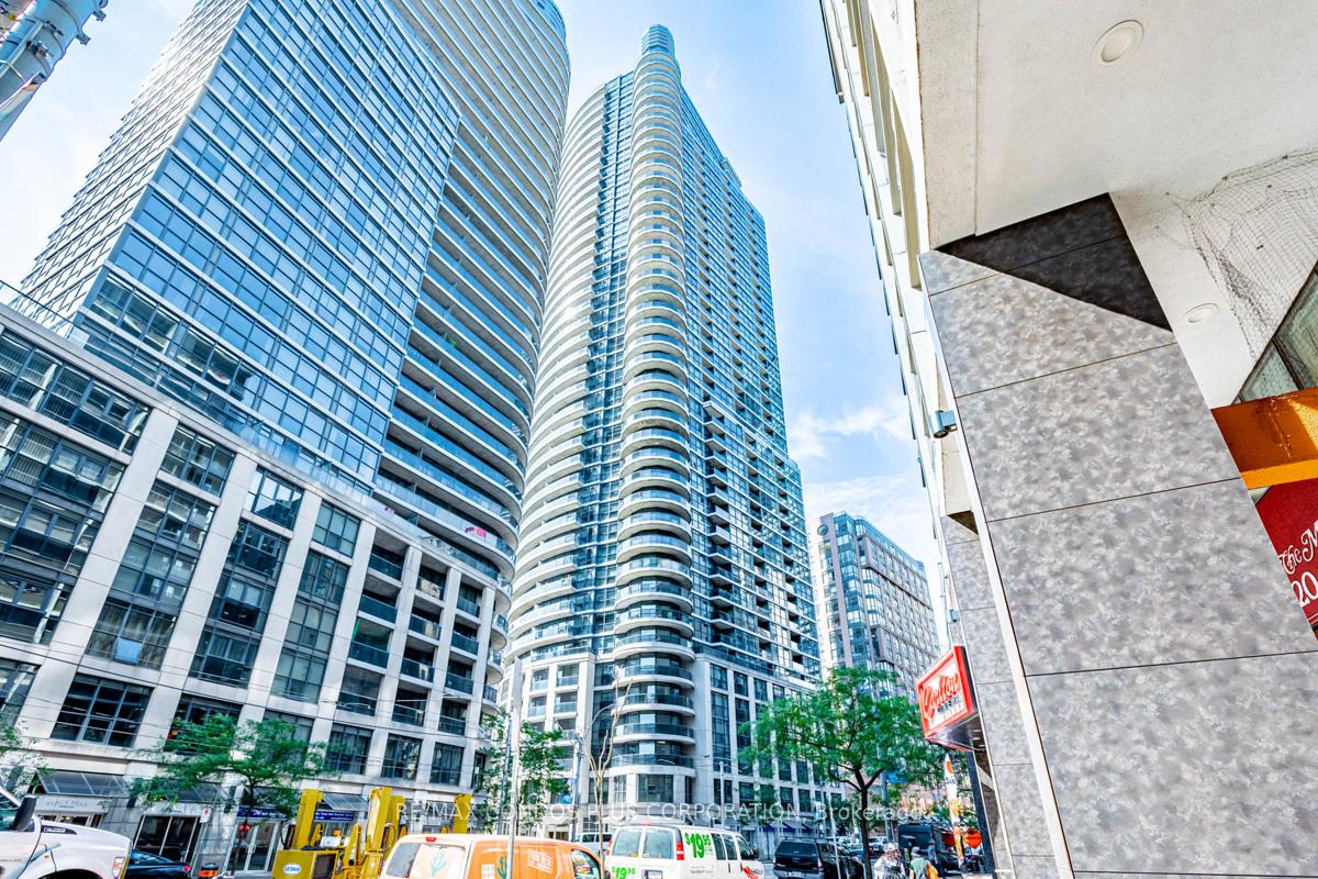21 Carlton Street 3708, Toronto C08, ON M5B 1L2