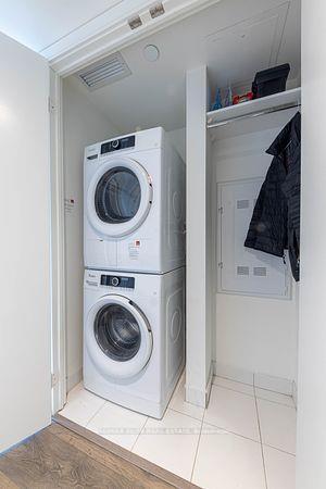 89 Mcgill Street 806, Toronto C08, ON M5B 0B1
