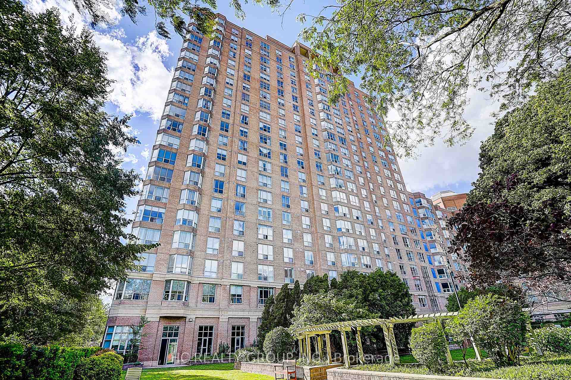 21 Overlea Boulevard 1602, Toronto C11, ON M4H 1P2