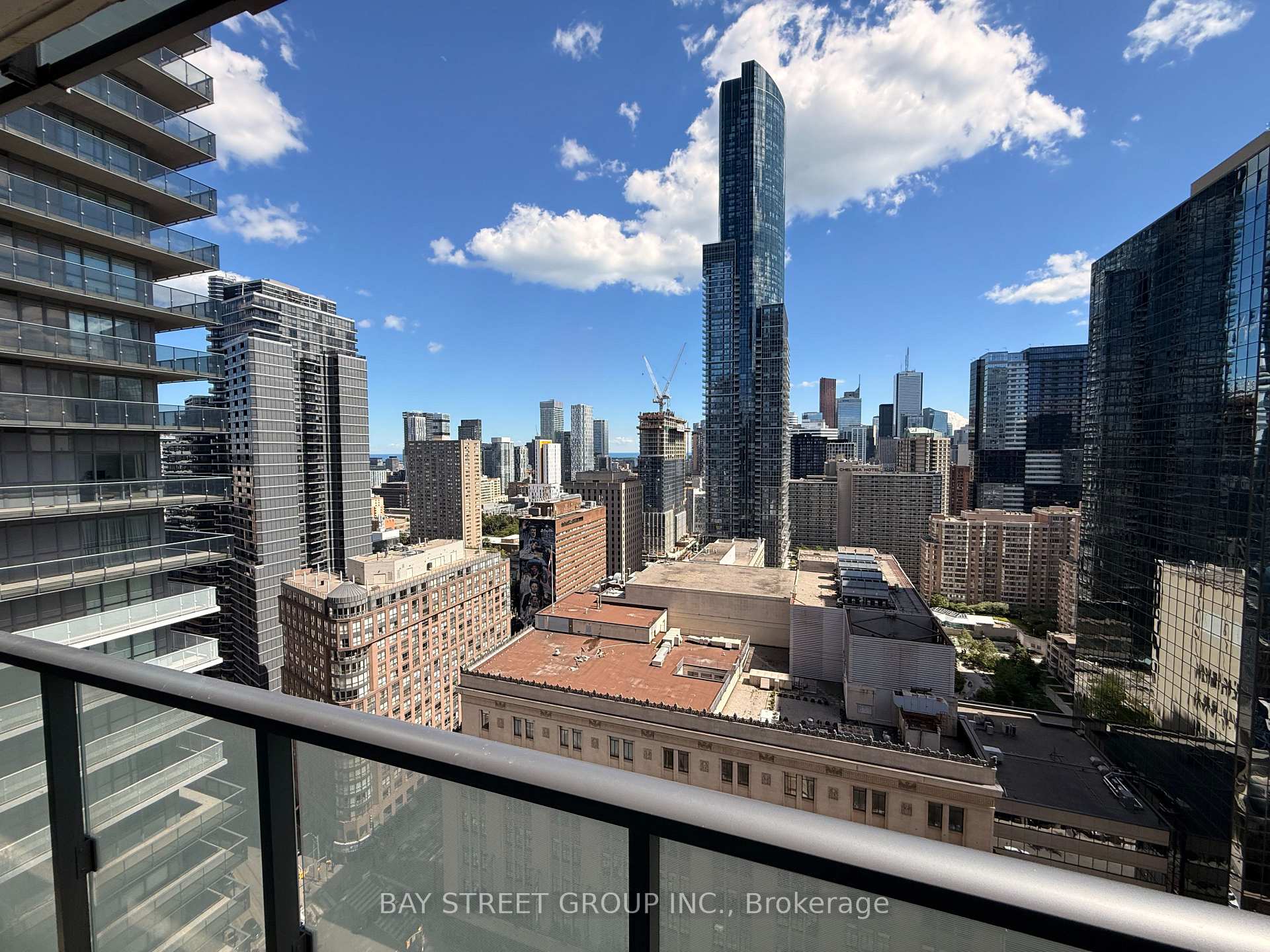 15 Grenville Street 2511, Toronto C01, ON M4Y 1A1