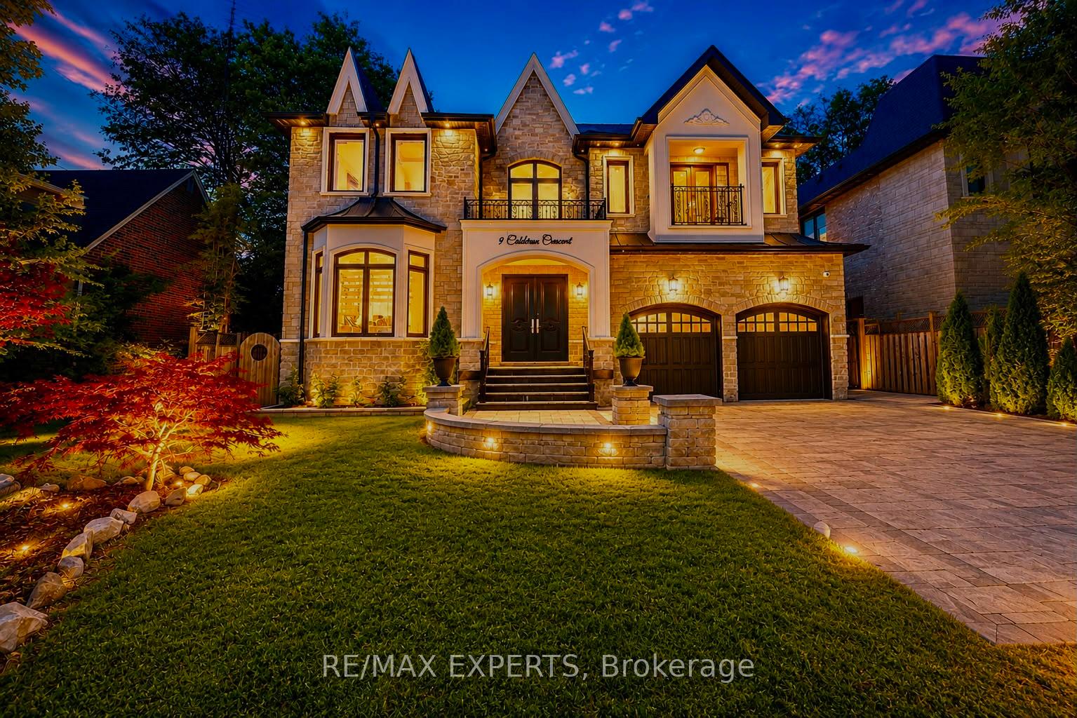 9 Calderon Crescent, Toronto C07, ON M2R 2E4