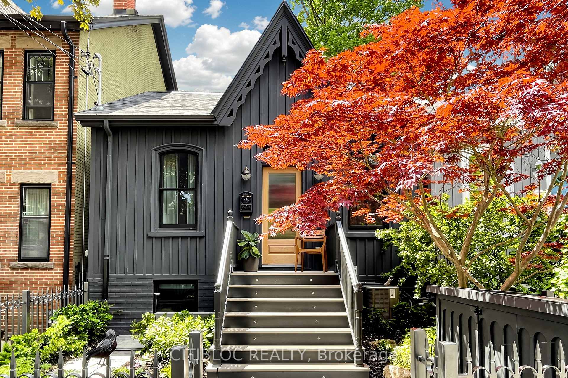 294 Sackville Street, Toronto C08, ON M5A 3G2