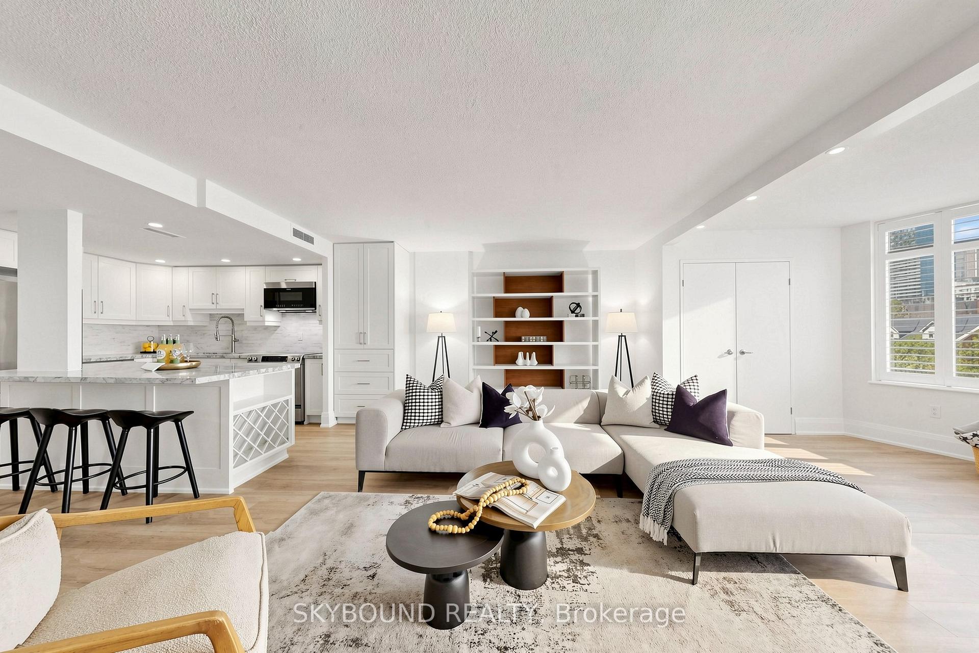 135 George Street S 401, Toronto C08, ON M5A 4E8