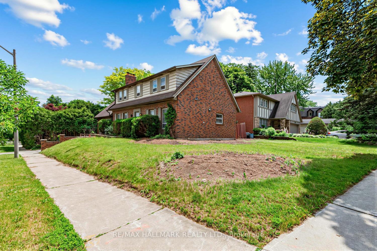 691 Conacher Drive, Toronto C14, ON M2M 3N4