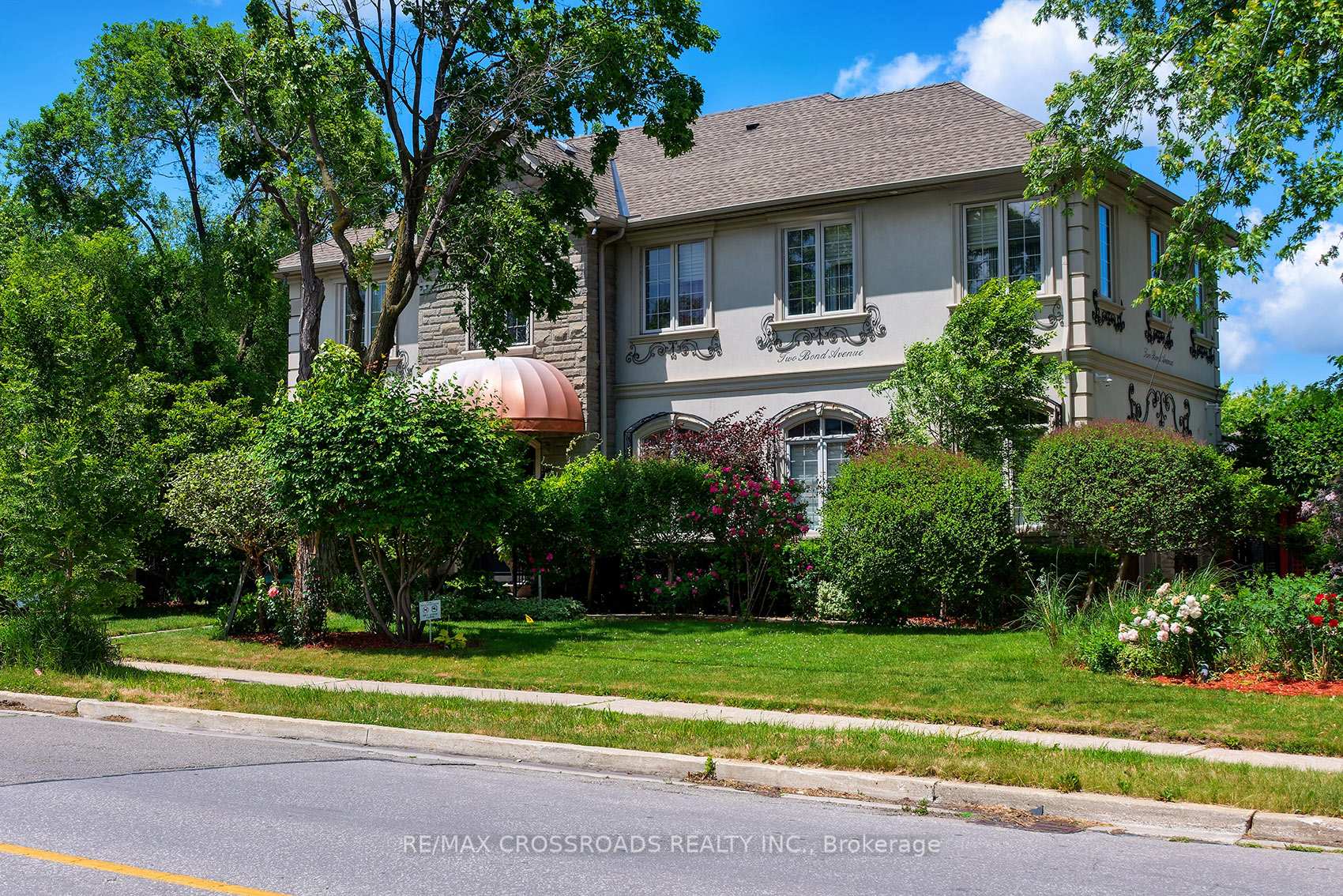 2 Bond Avenue, Toronto C13, ON M3B 1L8