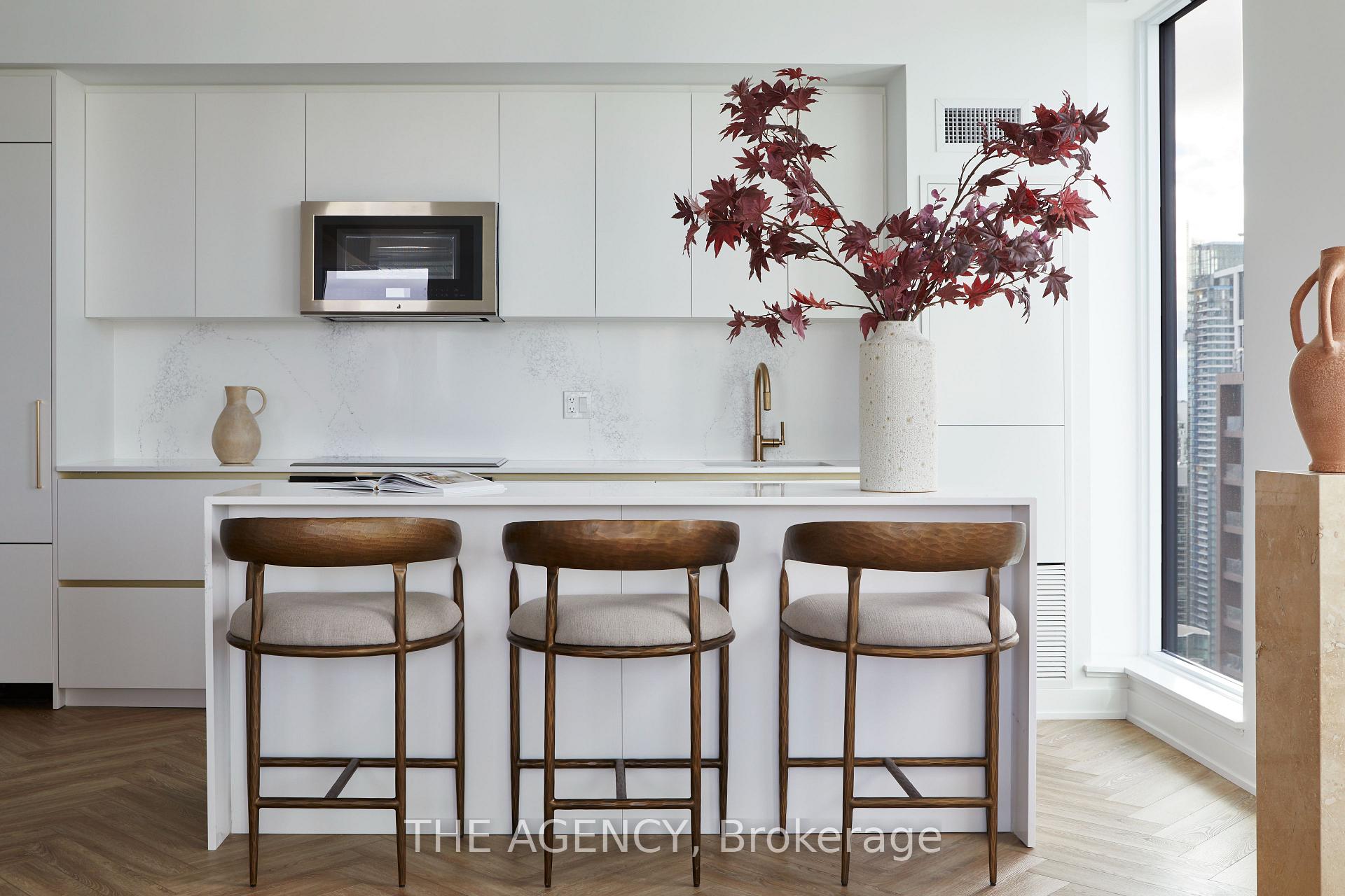 327 King Street PH-04, Toronto C01, ON M5V 1J5