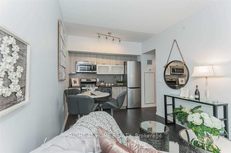 36 Lisgar Street 812W, Toronto C01, ON M6J 0C7