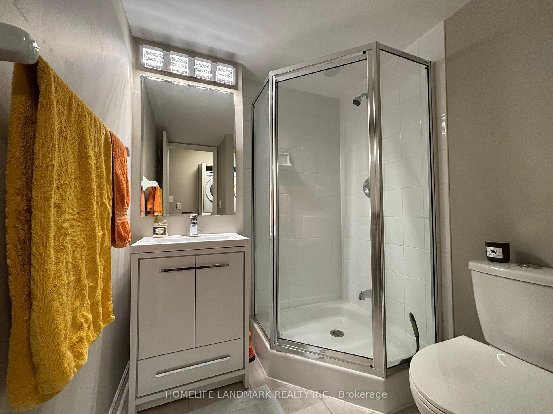 17 Barberry Place 1611, Toronto C15, ON M2K 3E2