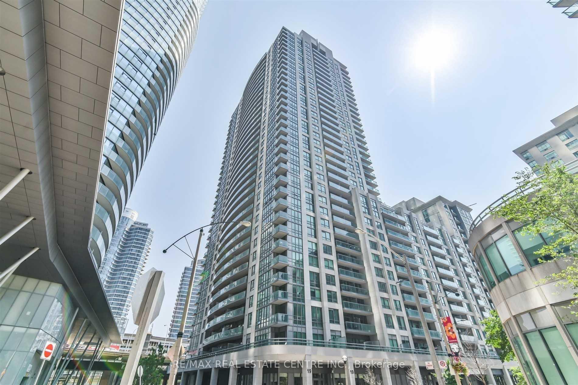19 Grand Trunk Crescent 3601, Toronto C01, ON M5J 3A3