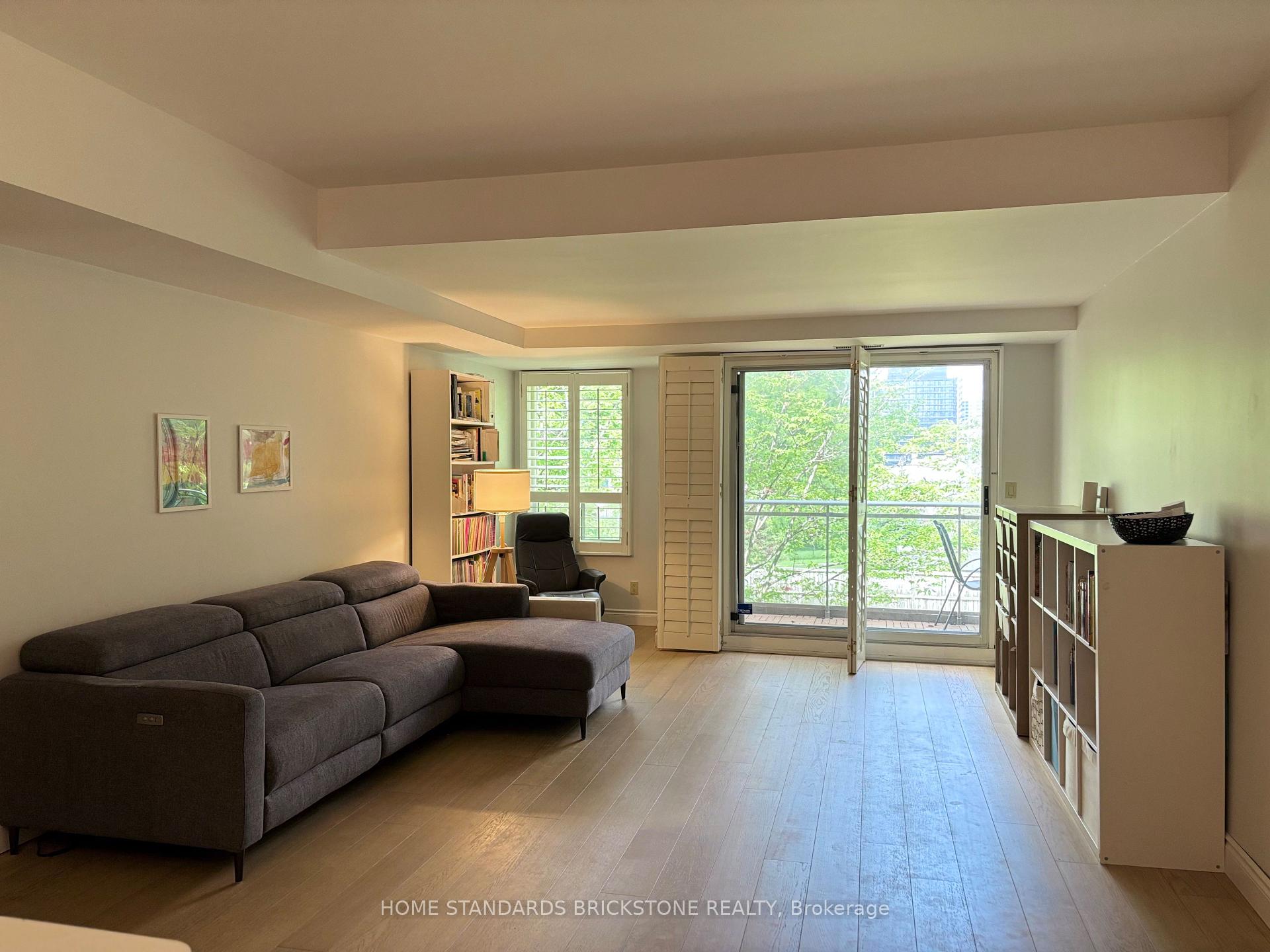 9 Greenbriar Road 202, Toronto C15, ON M2K 1H4