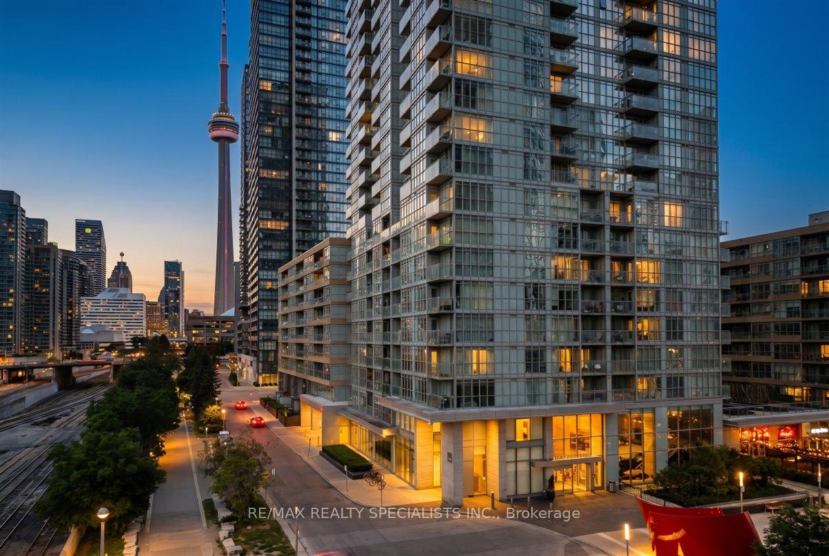 15 Iceboat Terrace PH06, Toronto C01, ON M5V 4A5