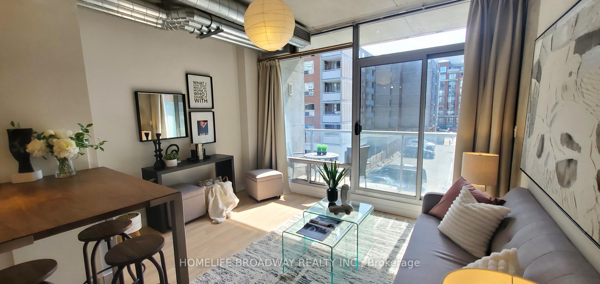 169 John Street 303, Toronto C01, ON M5T 1X3