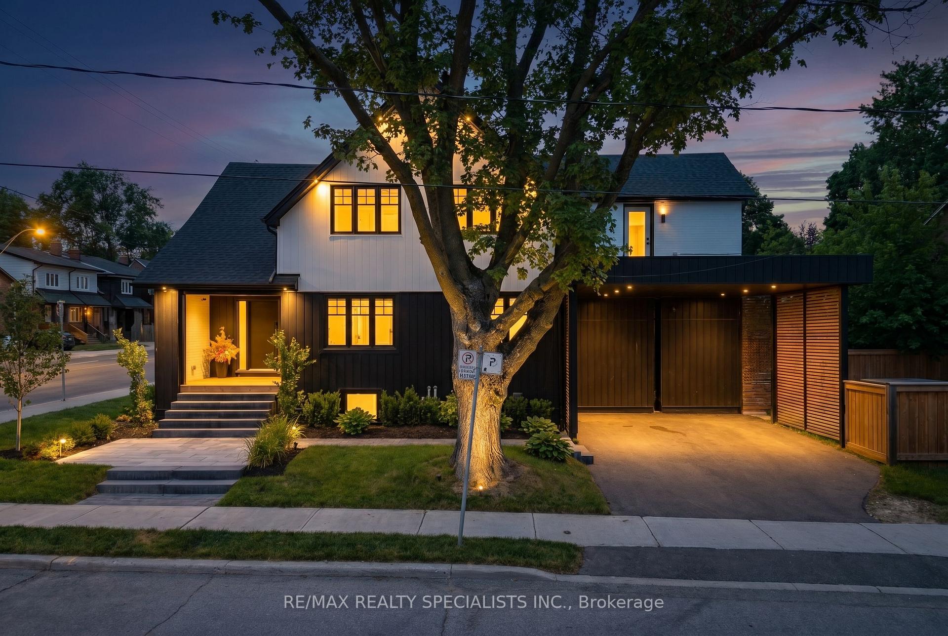 997 Mount Pleasant Road, Toronto C10, ON M4P 2L9