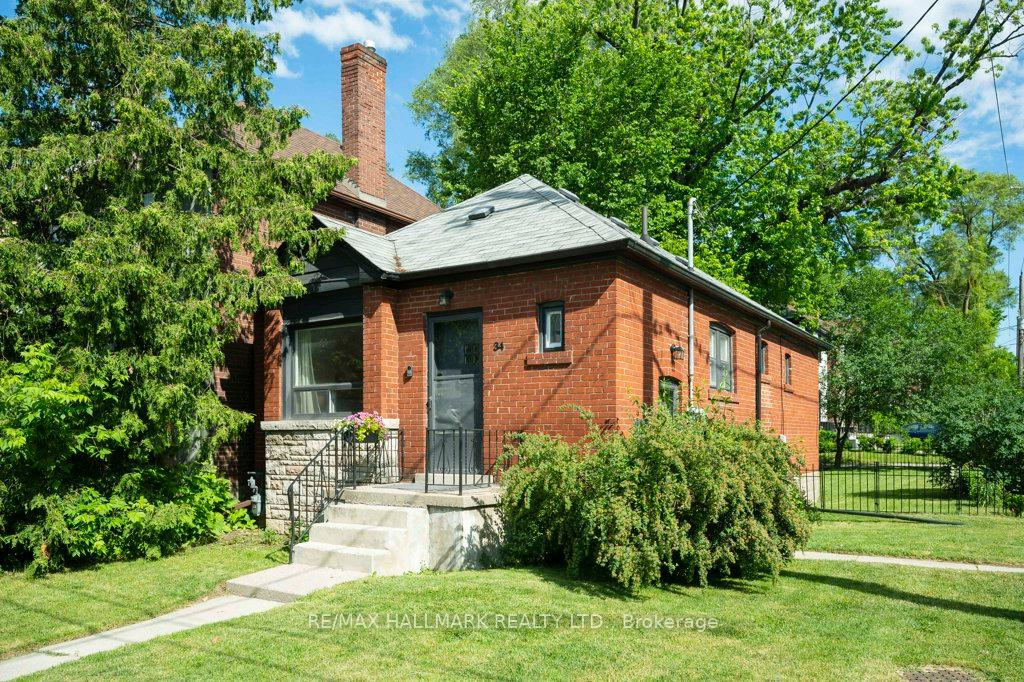 34 Gloucester Grove, Toronto C03, ON M6C 2A1