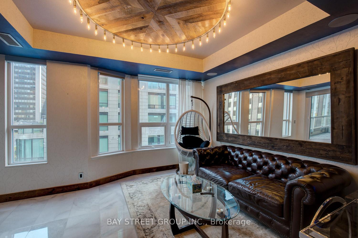 68 Yorkville Avenue 301, Toronto C02, ON M5R 3V7