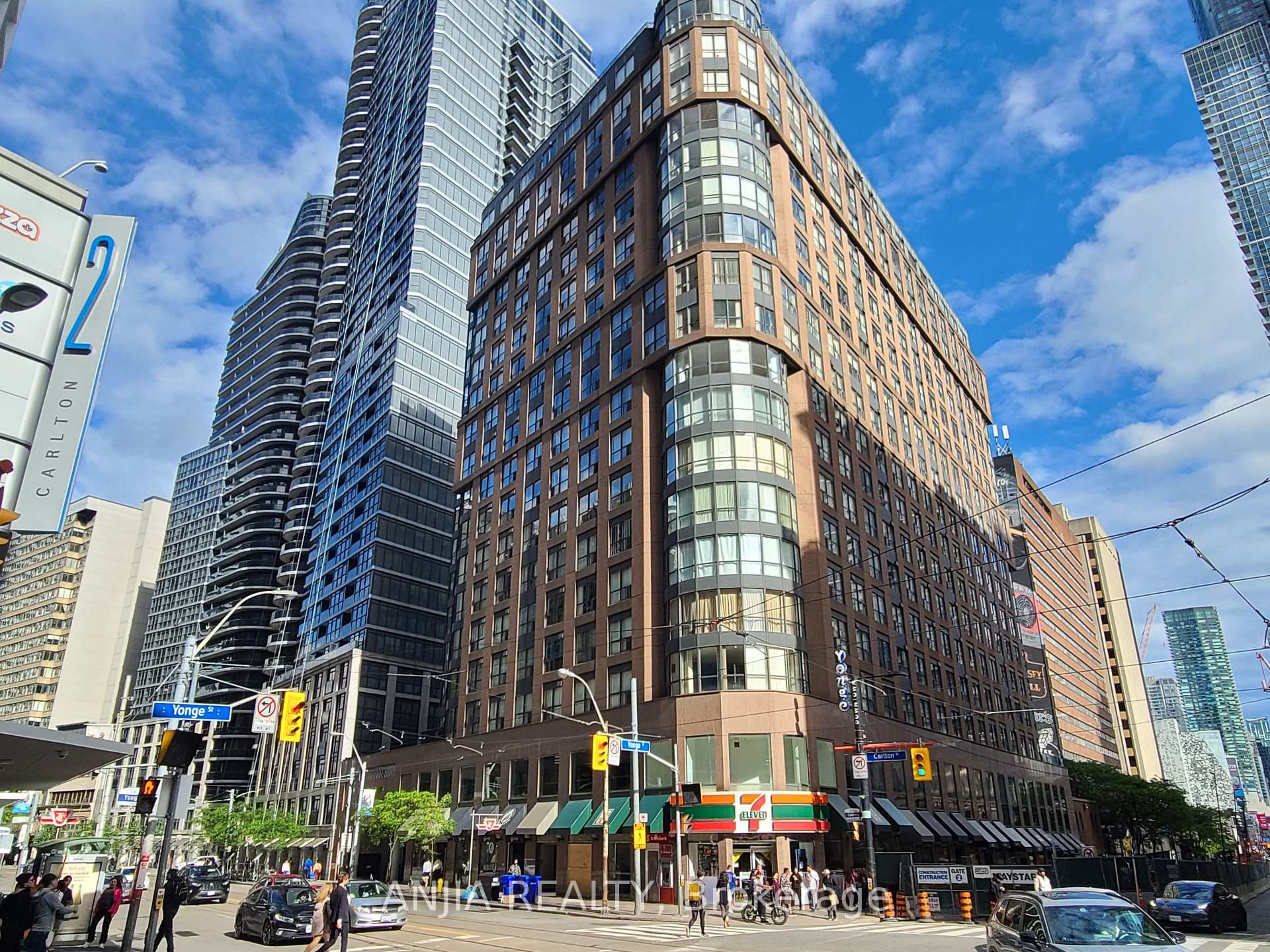 7 Carlton Street 1805, Toronto C08, ON M5B 2M3