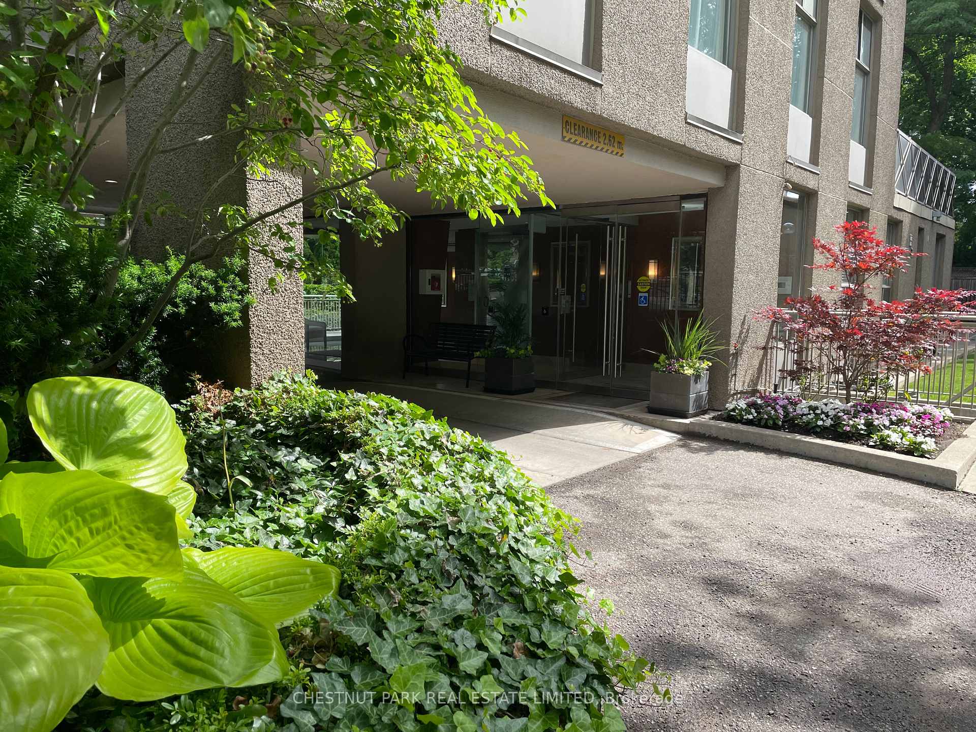 423 Avenue Road 8, Toronto C02, ON M4V 2H7