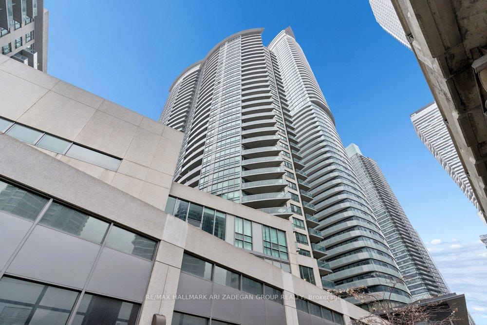 19 Grand Trunk Crescent 3108, Toronto C01, ON M5J 3A3