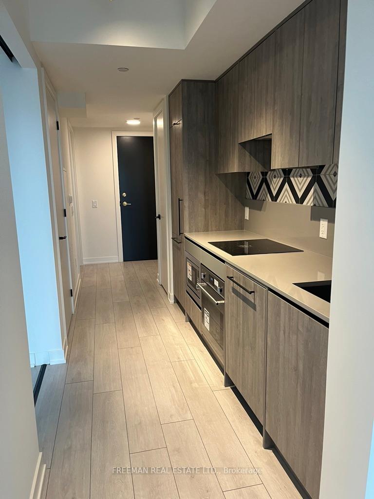 5 Lakeview Avenue 406, Toronto C01, ON M6J 0H3