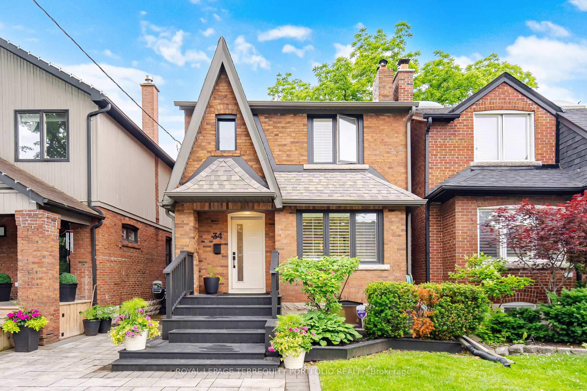 34 Donegall Drive, Toronto C11, ON M4G 3G5