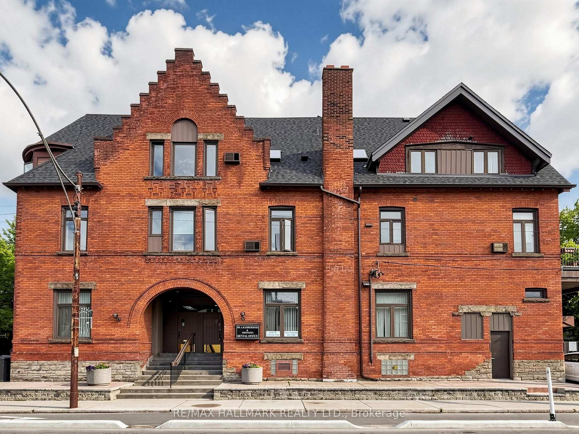 458 Markham Street, Toronto C01, ON M6G 2L2