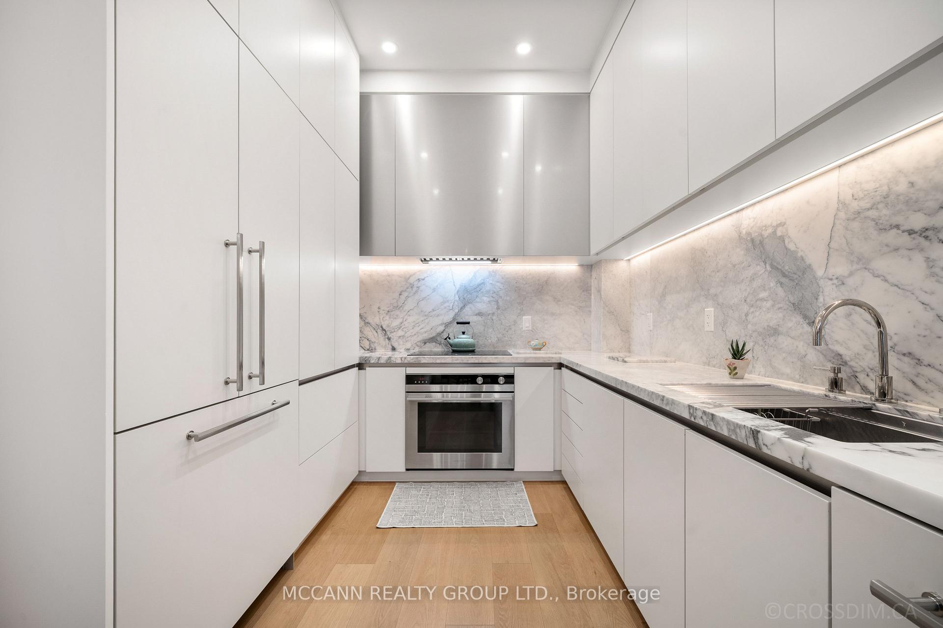 45 York Mills Road 119, Toronto C12, ON M2P 1B6