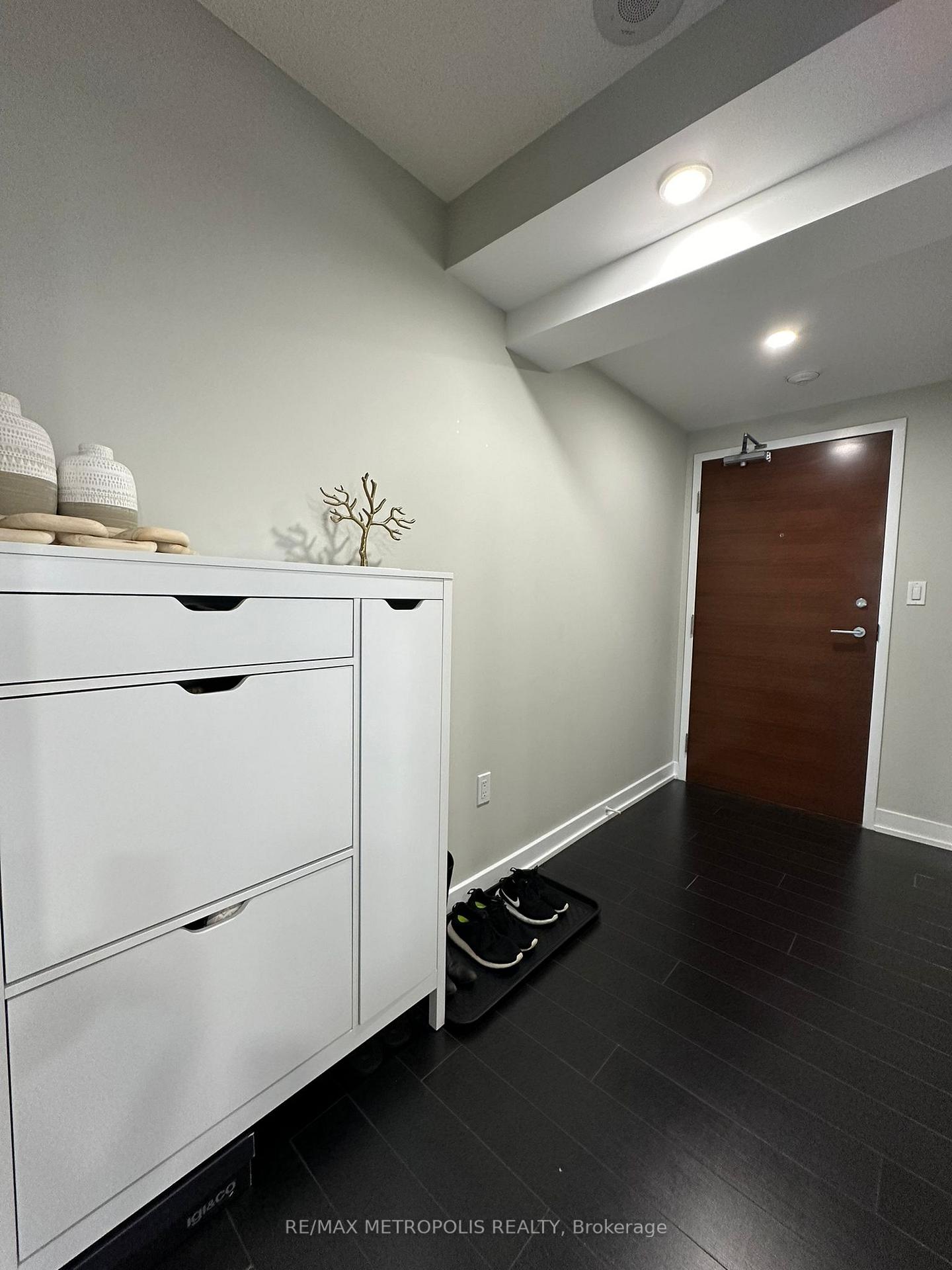 15 Iceboat Terrace 2202, Toronto C01, ON M5V 4A5