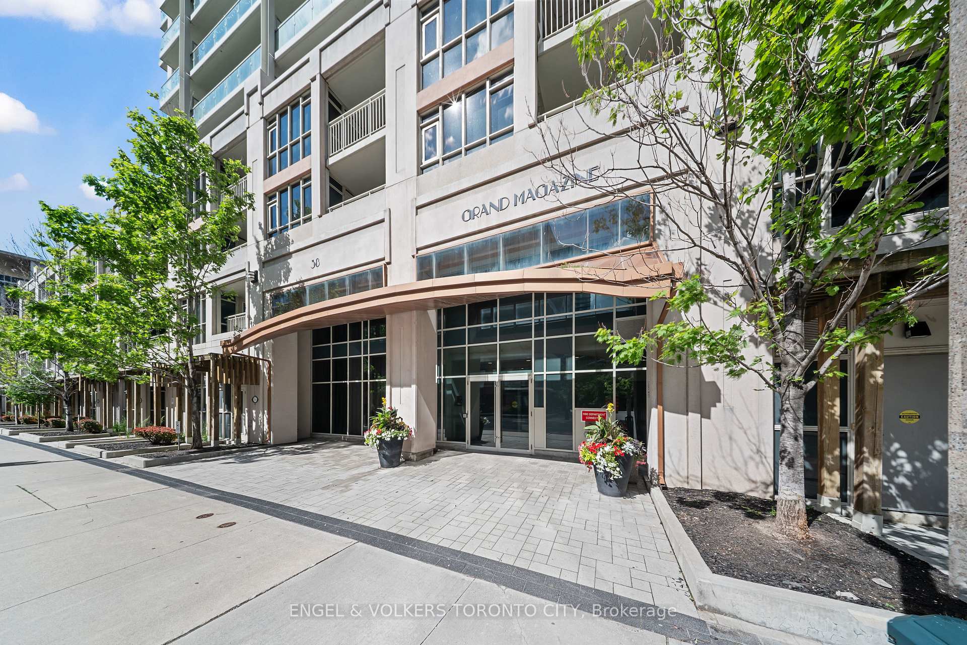 38 Grand Magazine Street 833, Toronto C01, ON M5V 0B2
