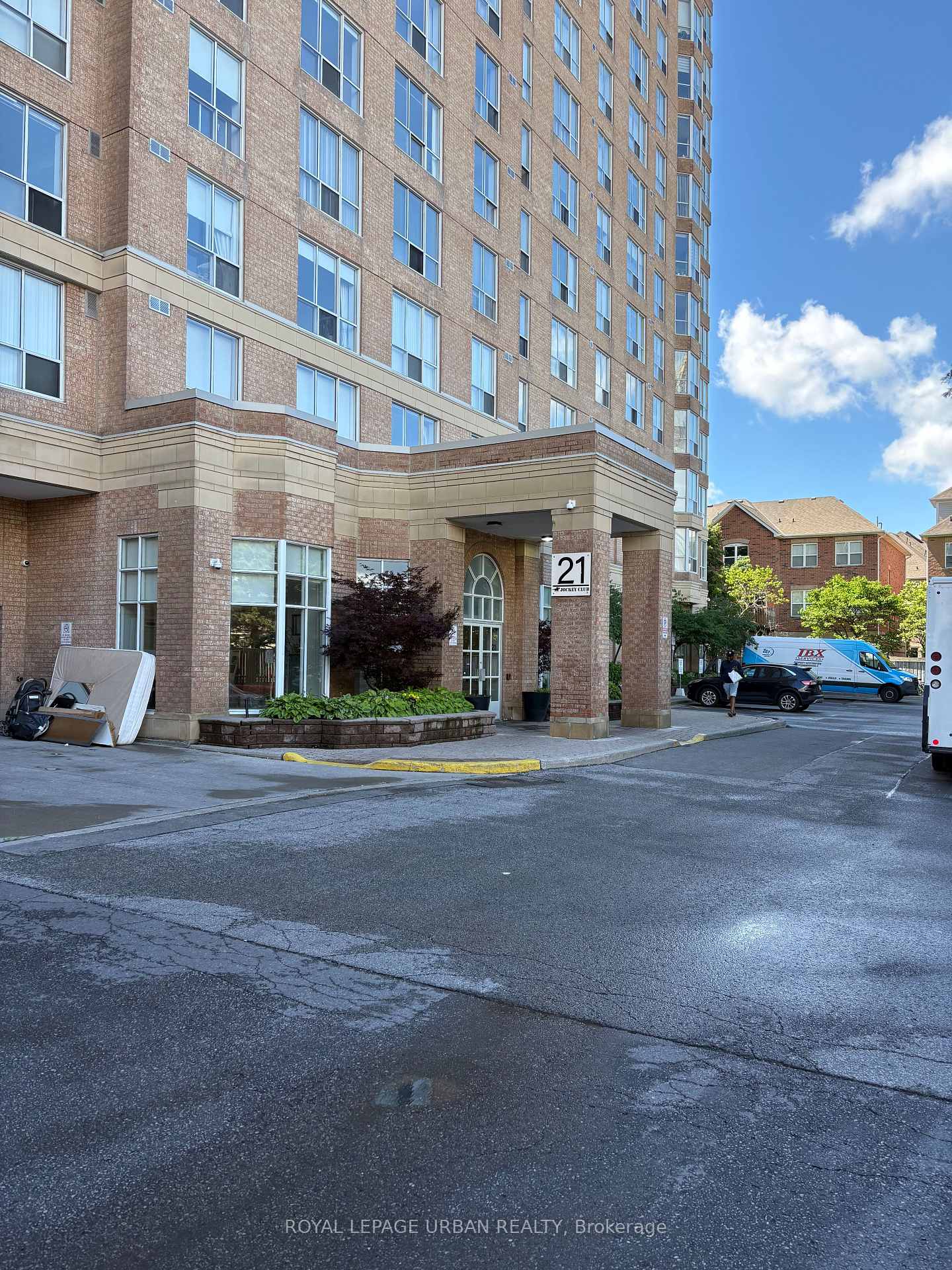 21 Overlea Boulevard 902, Toronto C11, ON M4H 1P2