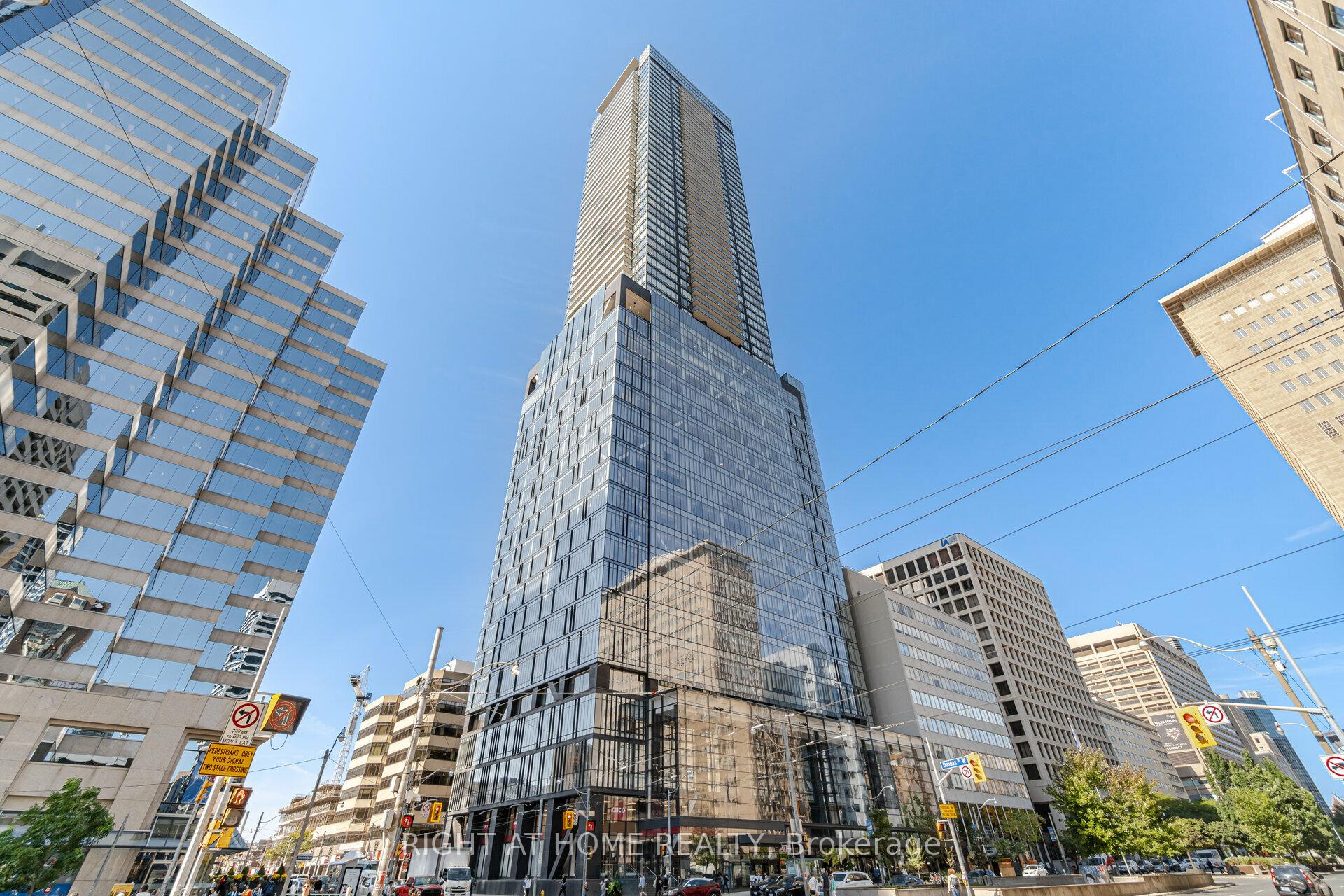 488 University Avenue S 2507, Toronto C01, ON M5G 0C1