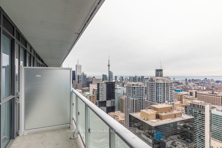 7 Grenville Street 5401, Toronto C01, ON M4Y 0E9