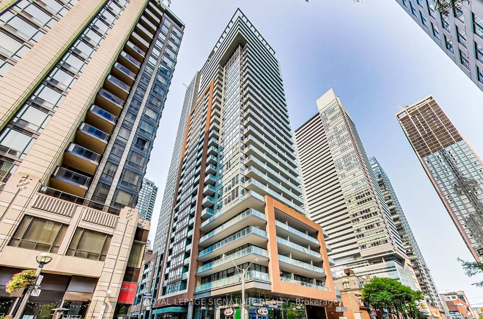 8 Mercer Street 1012, Toronto C01, ON M5V 0C4