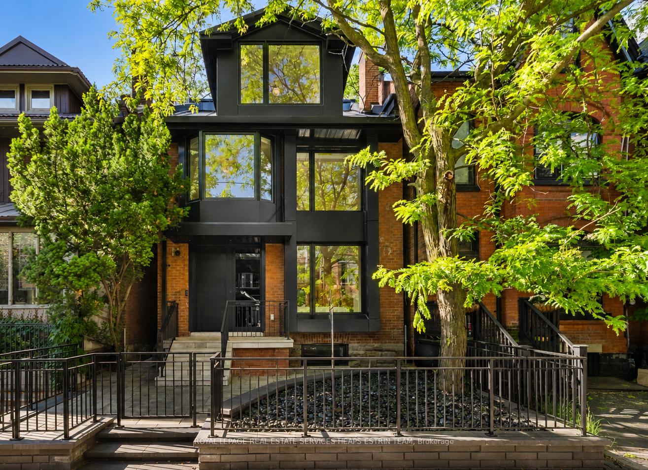 16 Tranby Avenue, Toronto C02, ON M5R 1N5