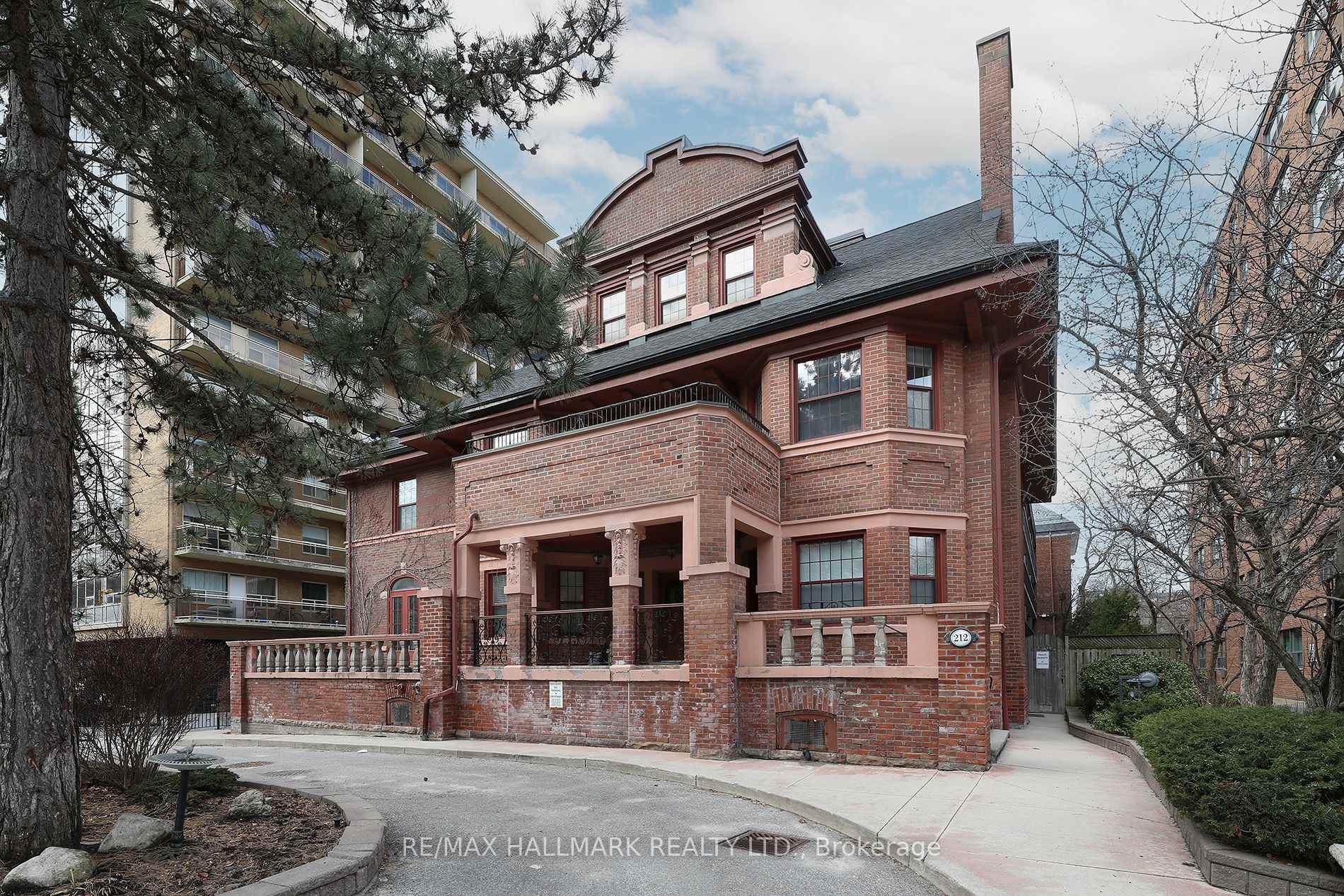 212 St. George Street 106, Toronto C02, ON M5R 2N5