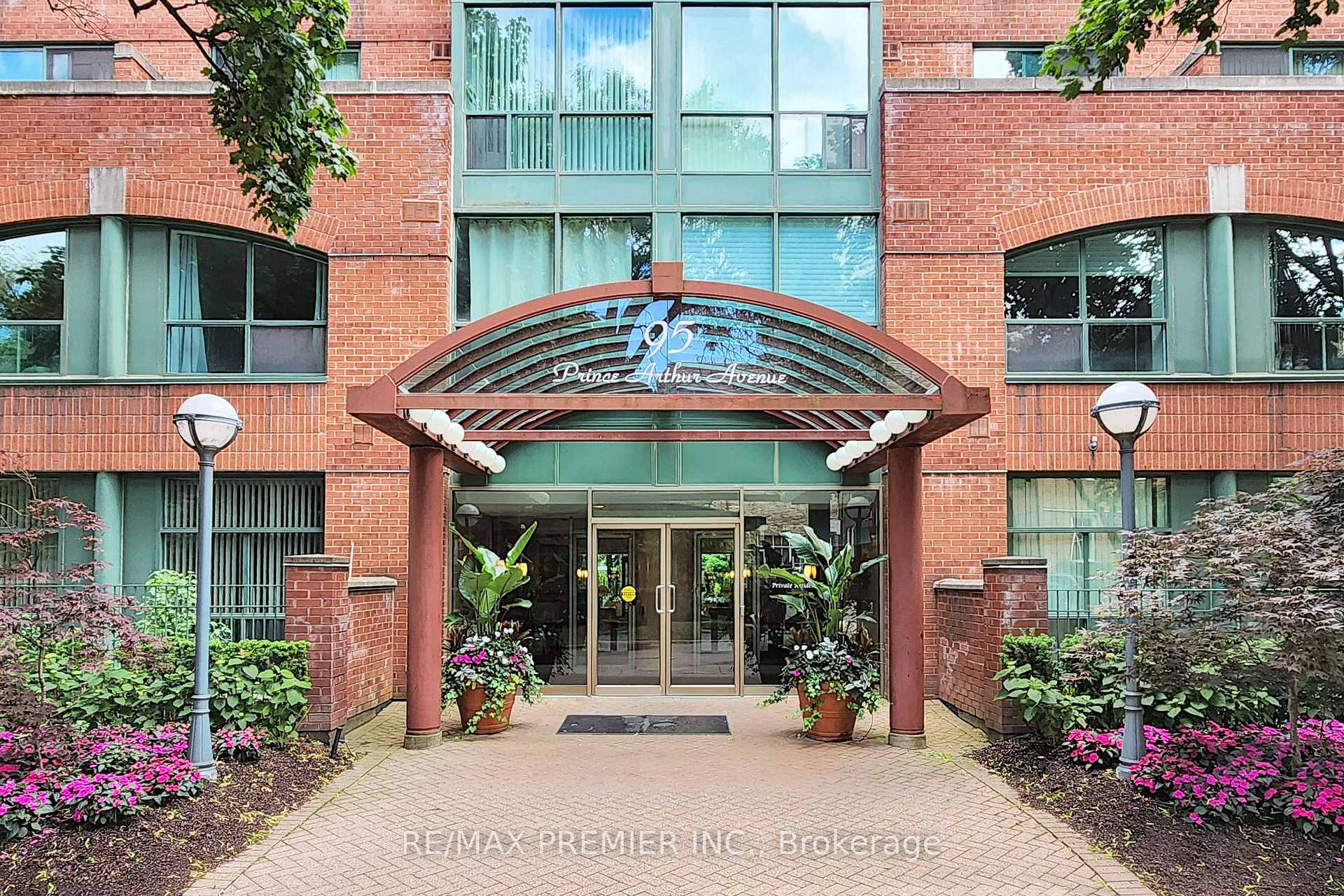 95 Prince Arthur Avenue PH 824, Toronto C02, ON M5R 3P6