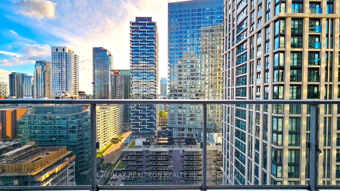 195 Redpath Avenue 2111, Toronto C10, ON M4P 0E4