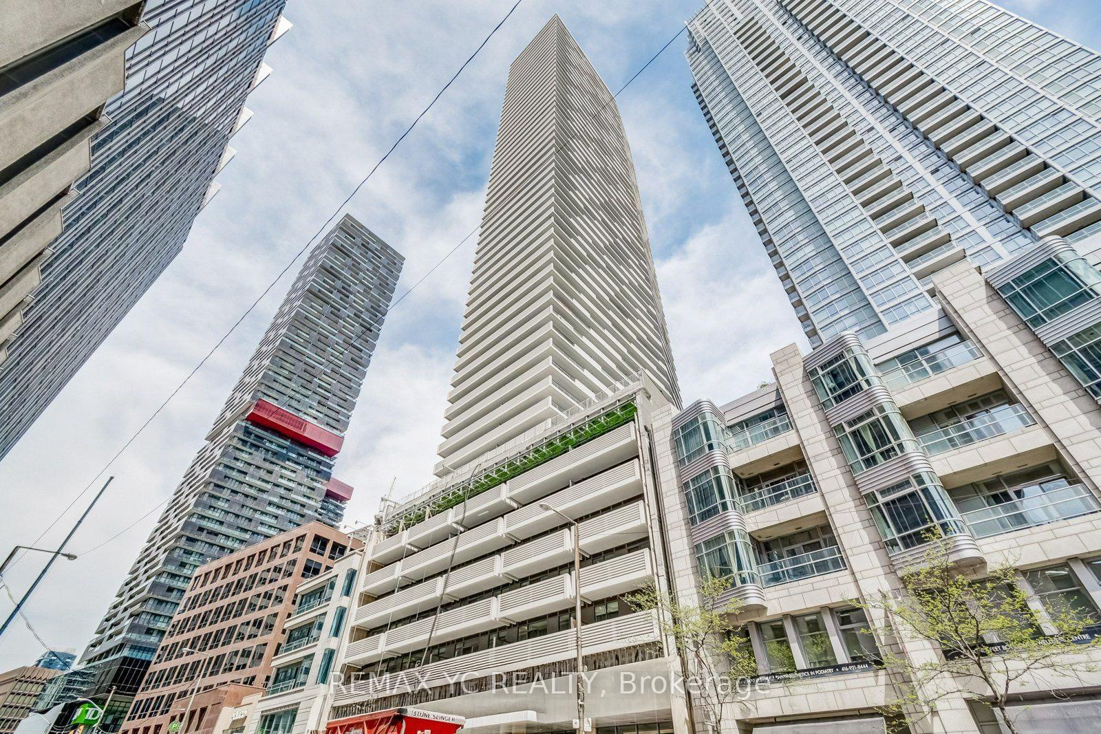 2221 Yonge Street 3210, Toronto C10, ON M4S 2B5