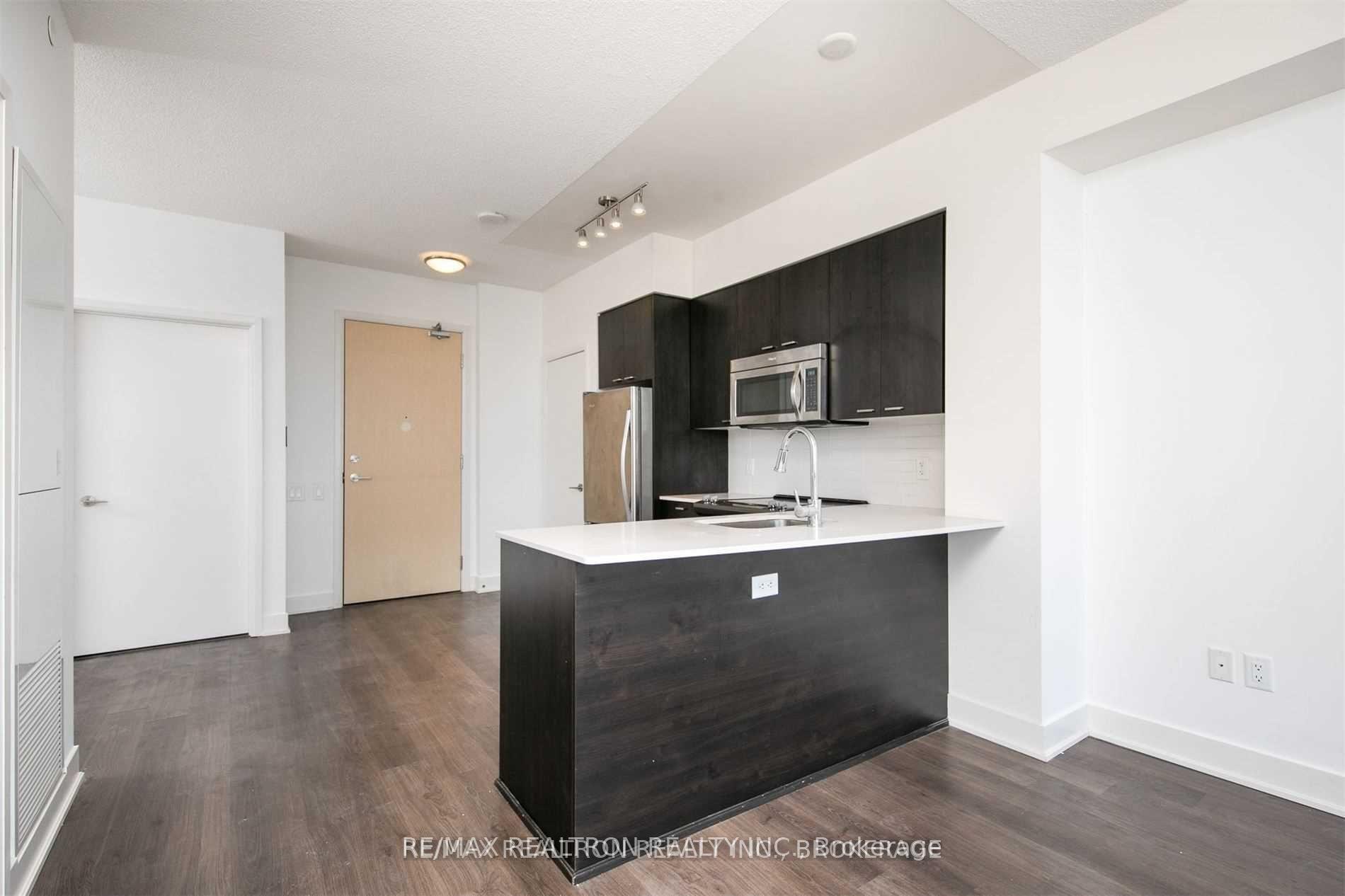 30 Roehampton Avenue 1606, Toronto C10, ON M4P 1R2