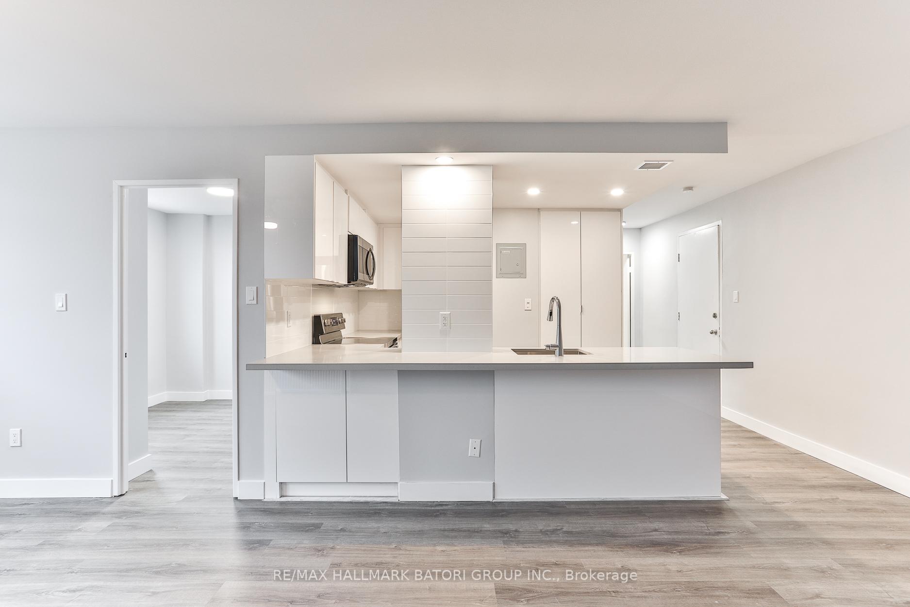 2603 Bathurst Street 310, Toronto C04, ON M6B 2Z6
