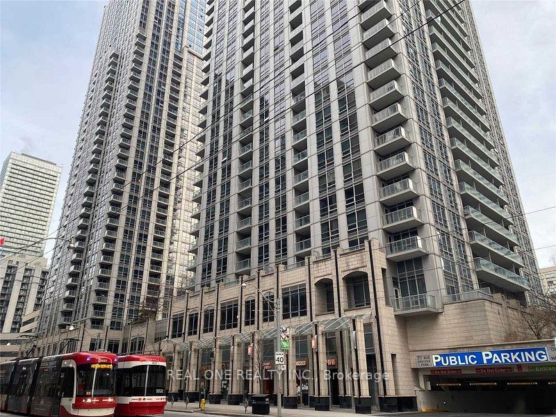 761 Bay Street 1713, Toronto C01, ON M5G 2R2