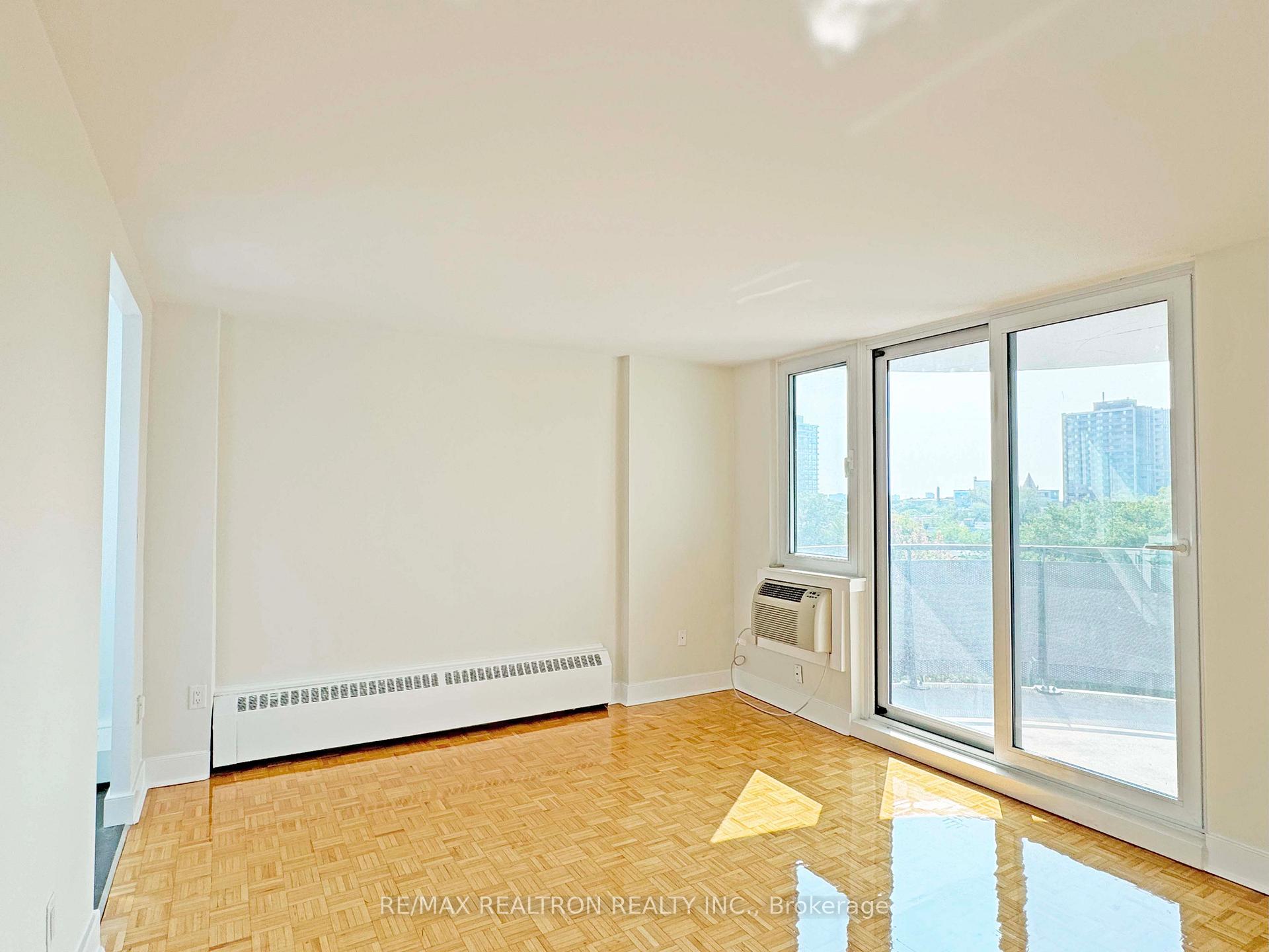 485 Huron Street 402, Toronto C02, ON M5R 2R5