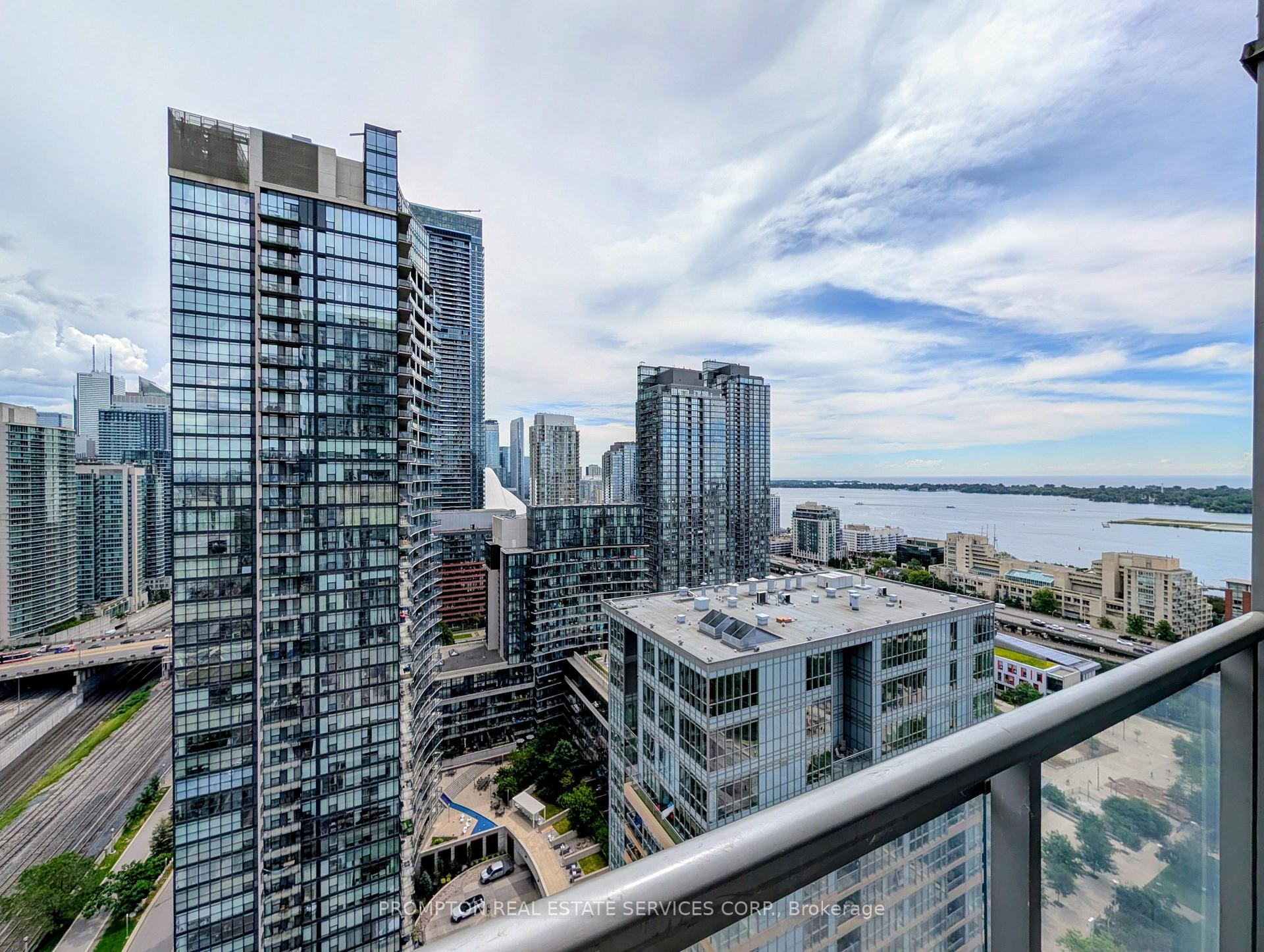15 Iceboat Terrace 3105, Toronto C01, ON M5V 4A5
