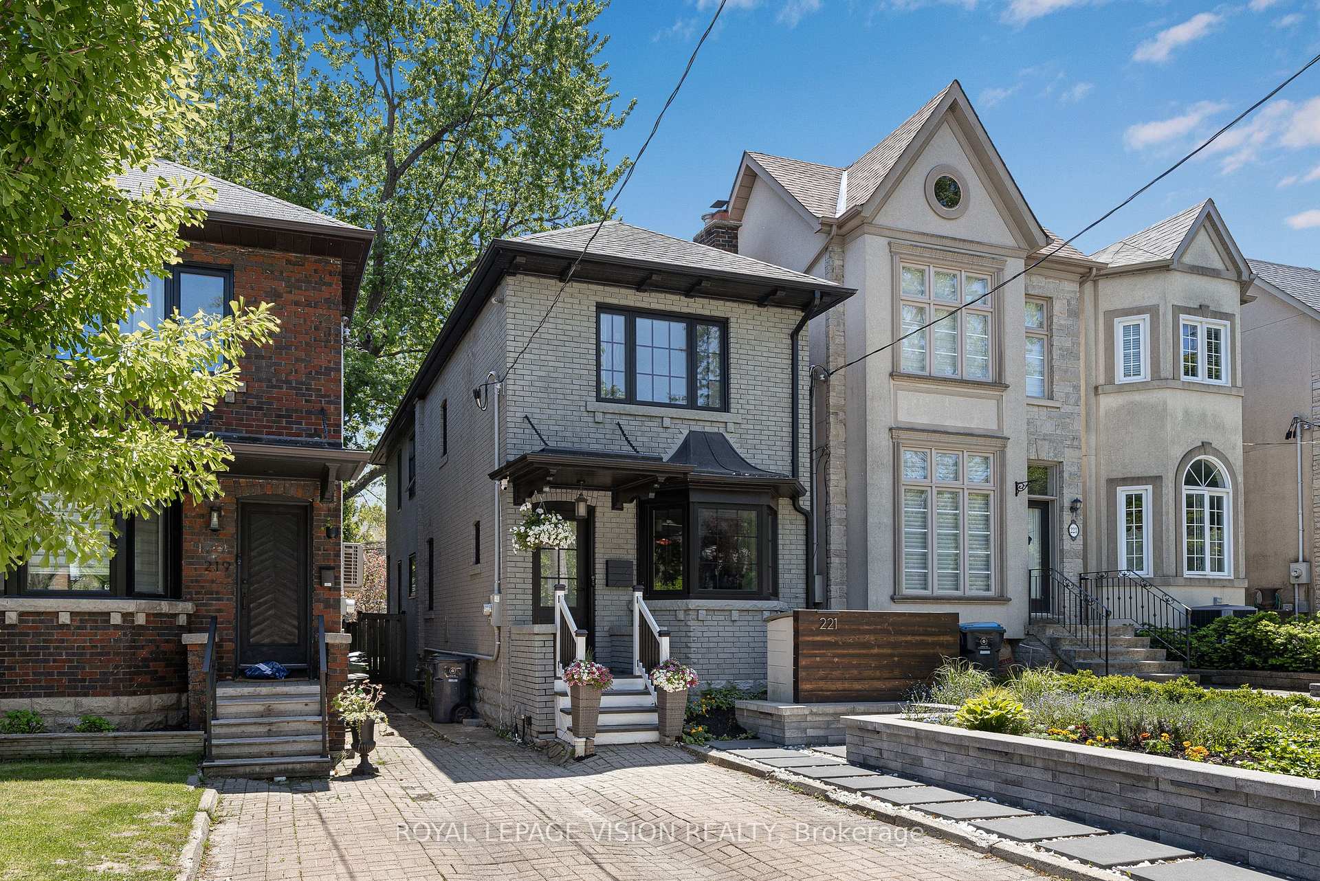 221 Bedford Park Avenue, Toronto C04, ON M5M 1J4