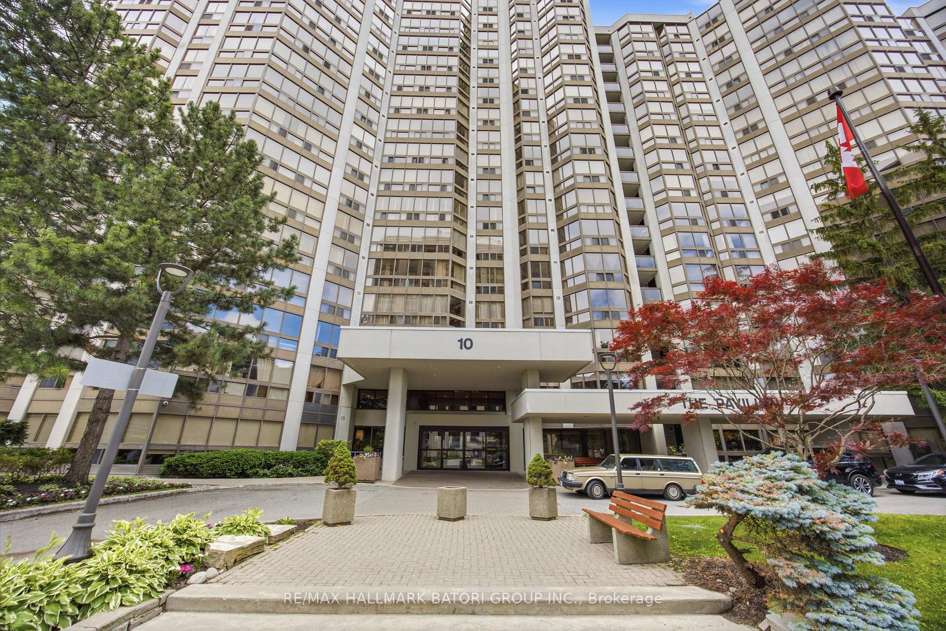 10 Kenneth Avenue 211, Toronto C14, ON M2N 6K6