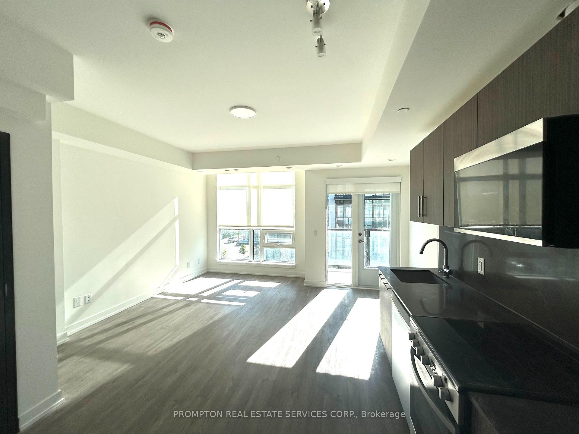 871 Sheppard Avenue W 41, Toronto C06 — photo 2 of 5