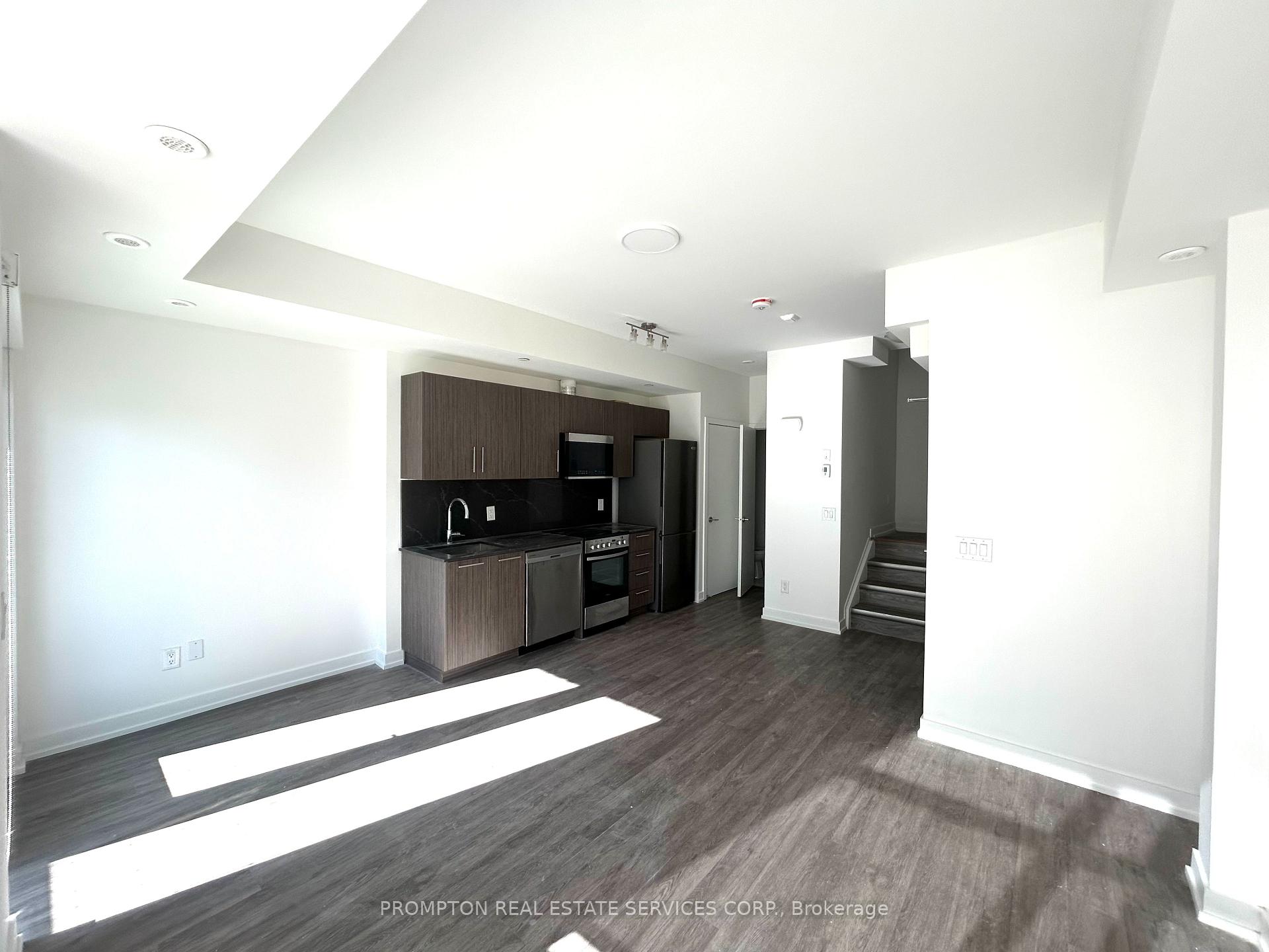 871 Sheppard Avenue W 41, Toronto C06 — photo 3 of 5