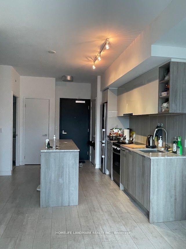31 Tippett Road 1025, Toronto C06 — photo 2 of 5